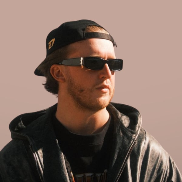 PORTRAIT · Max Dean