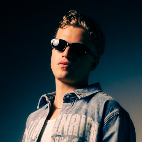 PORTRAIT · TOMMY PHILLIPS